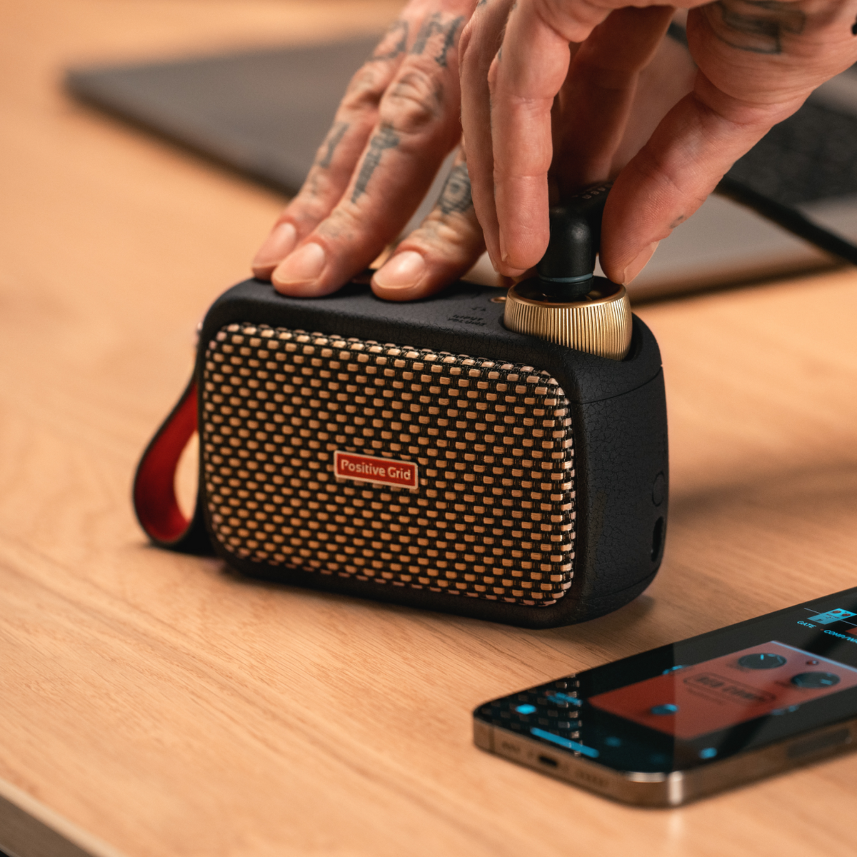 Positive Grid Positive Grid Spark GO Ultra-portable Smart Guitar Amp and  Bluetooth Speaker - Pearl